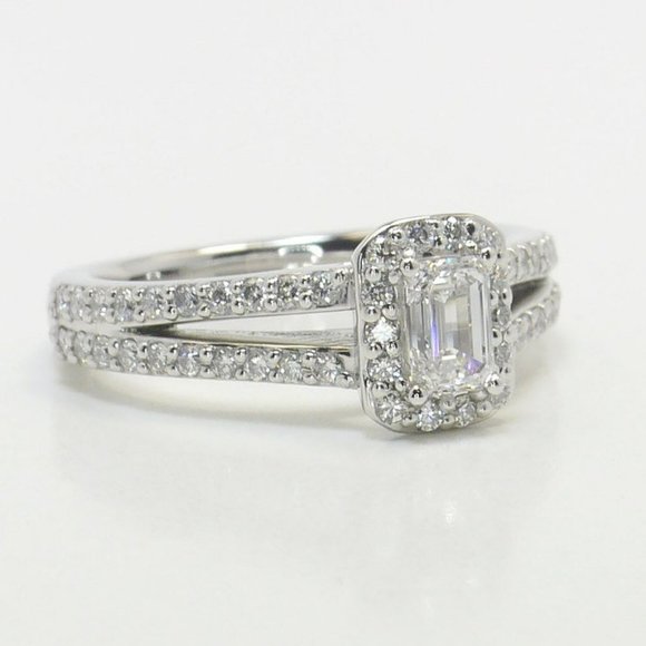 IGI - 0.50 CT Emerald Halo Lab Grown Diamond Ring - Picture 3 of 4